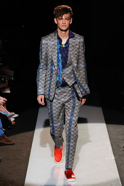 Look 15